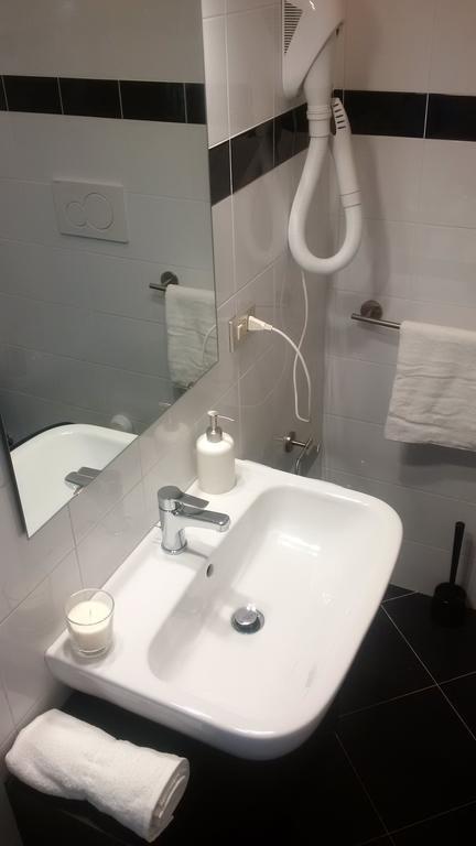 B&B Foroni 29 เวโรนา ภายนอก รูปภาพ