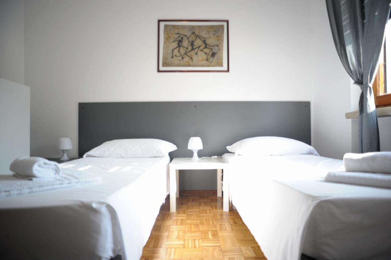 B&B Foroni 29 เวโรนา ภายนอก รูปภาพ